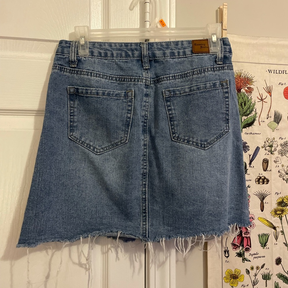 petal and pup doja distressed women’s denim light wash mini skirt - Picture 3 of 5